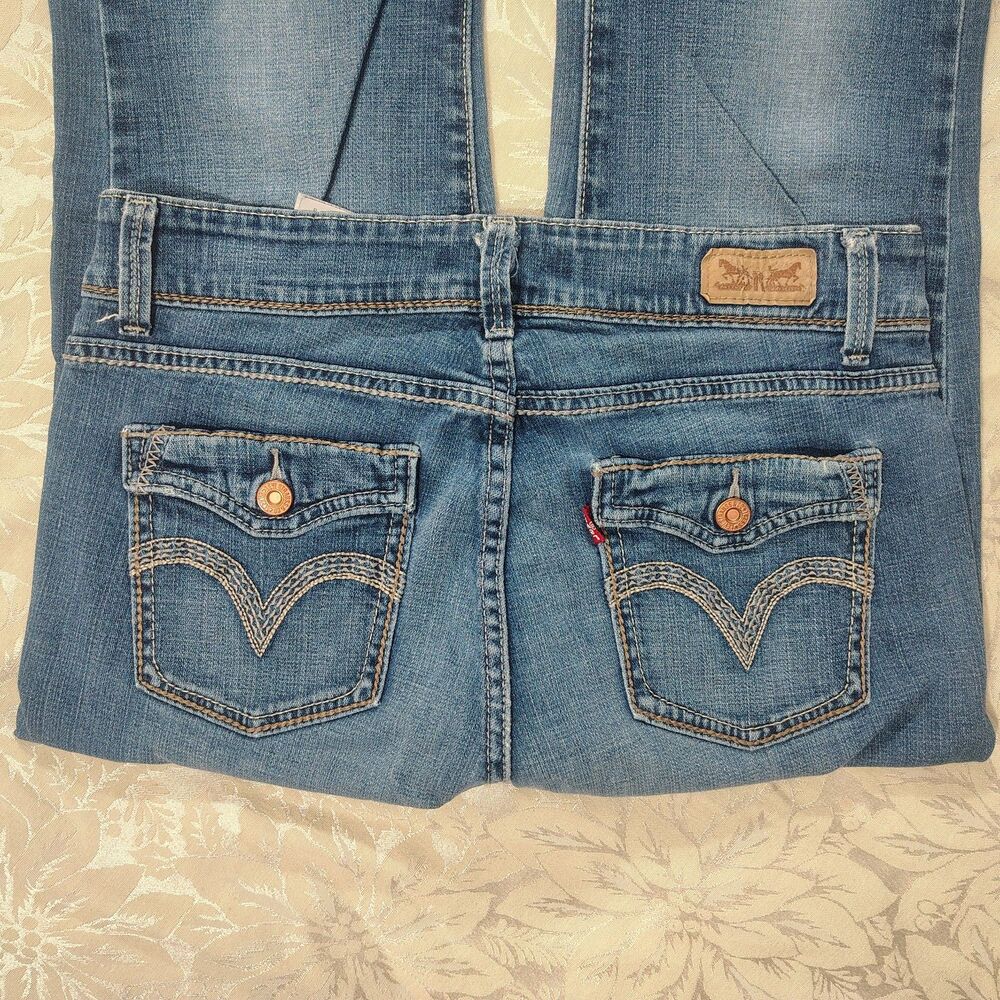 Levi's Women's 8M 529 Curvy Bootcut Medium Wash Blue Jeans
